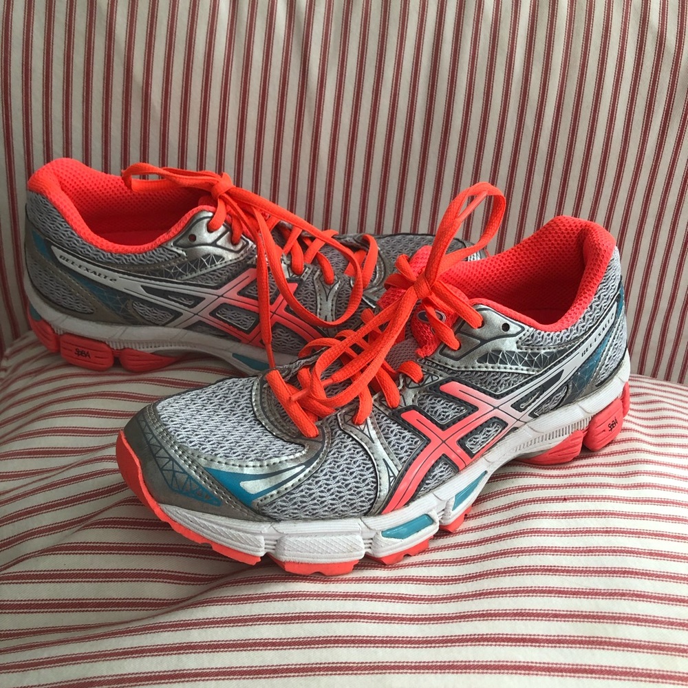 ASICS Gel-Exalt 2 NWOT running sneakers size 6